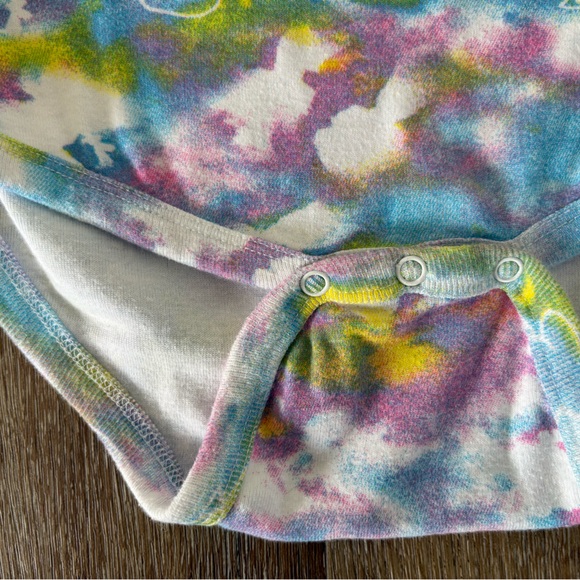 Boy Meets Girl Rainbow Tie Dye Care Bear Onesie Size: 9 months| Summer, Hippie - Picture 7 of 12